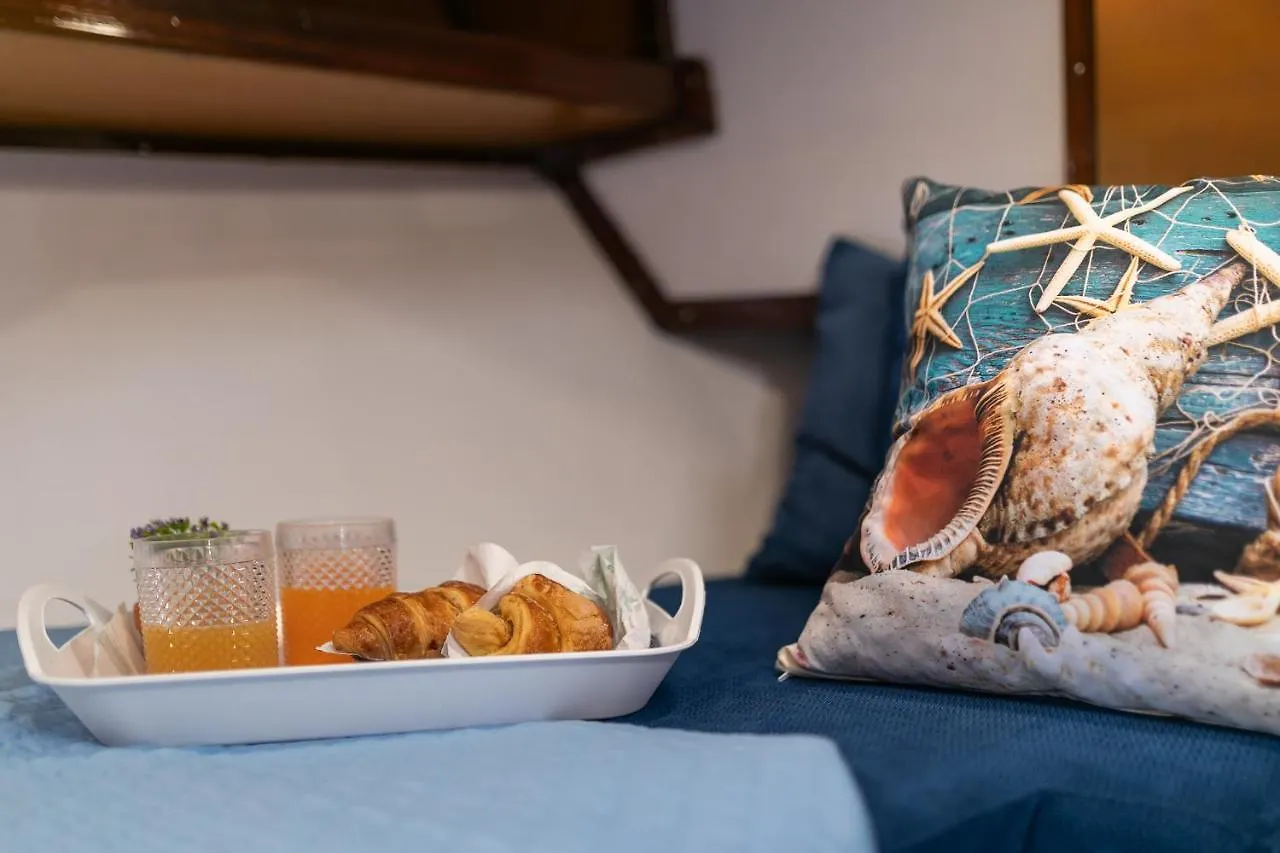 Botel Marta Boat B&B Castelsardo