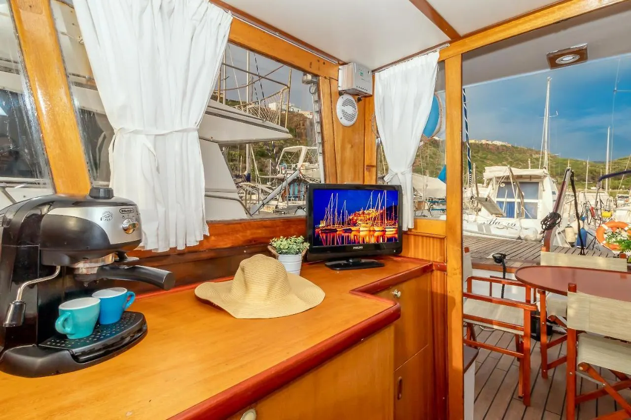 Botel Marta Boat B&B Castelsardo Italy